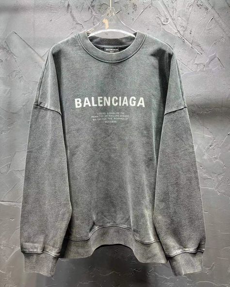 Clothing Brand Packaging, Balenciaga Outfits, Balenciaga Store, Balenciaga Hoodie, Streetwear Tshirt Design, Balenciaga Shirt, Balenciaga T Shirt, Desain Editorial, Cute Nike Outfits