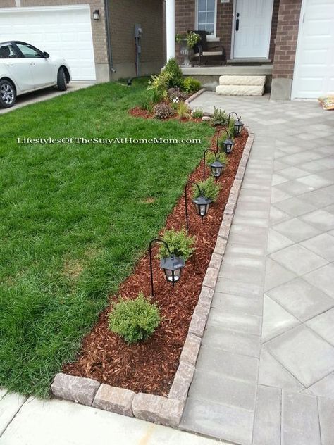 Create beautiful curb appeal for your home with these inexpensive products and updates! Shed Inspiration, Walkway Landscaping, Small Front Yard, Driveway Landscaping, Front Landscaping, Front Lawn, Home Landscaping, Hus Inspiration, Front Yard Garden