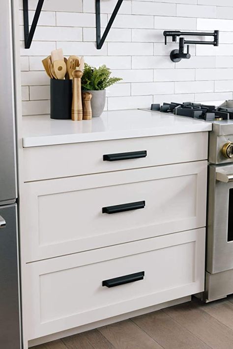 Black Cup Pulls On Cabinets, Kitchen Cup Pulls And Handles, Black Cup Pulls White Cabinets, Cup Pulls On Cabinets, Black Kitchen Pulls, Black Drawer Pulls Kitchen, Cup Pulls Kitchen, Flat Cabinets, Kitchen Drawer Handles