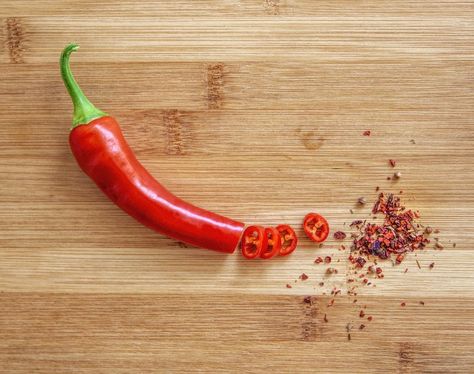 How To Dry Cayenne Peppers, Dehydrating Cayenne Peppers, How To Make Cayenne Pepper Powder, Homemade Cayenne Pepper Powder, Ground Cayenne Pepper, Cayenne Pepper Recipes, Diy Spice Mix, Food Dehydrators, Growing Peppers