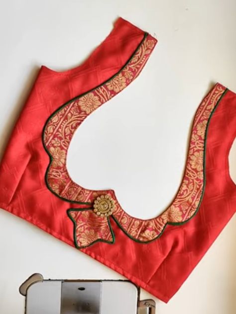 Paithani Saree Blouse Pattern Simple, Paithani Blouse Back Neck Designs, Simple Patch Work Blouse Designs Silk, Paithani Blouse Design, Simple Saree Blouse Designs, Blouse Design Aari Work, Casual Blouse Designs, Paithani Blouse, Patch Blouse