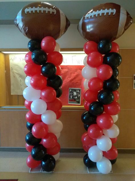 Ohio State Birthday Party Decorations, Georgia Bulldogs Party Ideas, Football Party Balloons, Football Centerpiece, Ace Birthday, Baloon Garland, Football Centerpieces, Project Graduation, Rally Idea