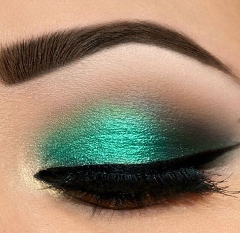 💚💚💋💚 Make Up Designs, Green Eyeshadow, Black Makeup, Make Up Looks, Blue Makeup, Eyeshadow Tutorial, Makeup Designs, Makati, Eye Make