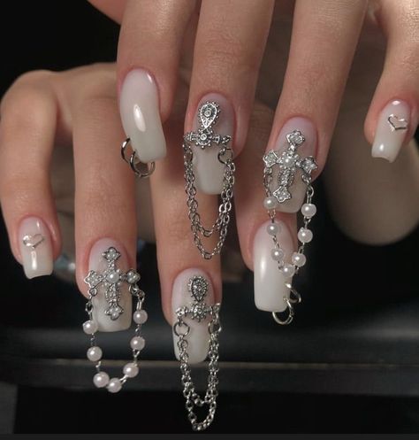 Nails With Chains, Nail Piercing, Grunge Nails, Really Cute Nails, Bling Acrylic Nails, Kawaii Nails, Dream Nails, Fire Nails, Funky Nails