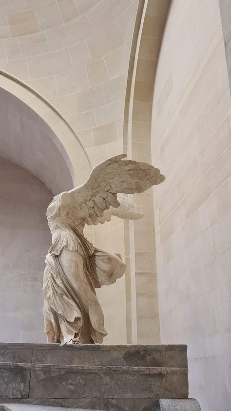 Unknown Picture, Goddess Of Victory, Roman Statue, Greek Statues, Angel Statue, Ipad Background, Angel Aesthetic, Louvre Paris, The Louvre