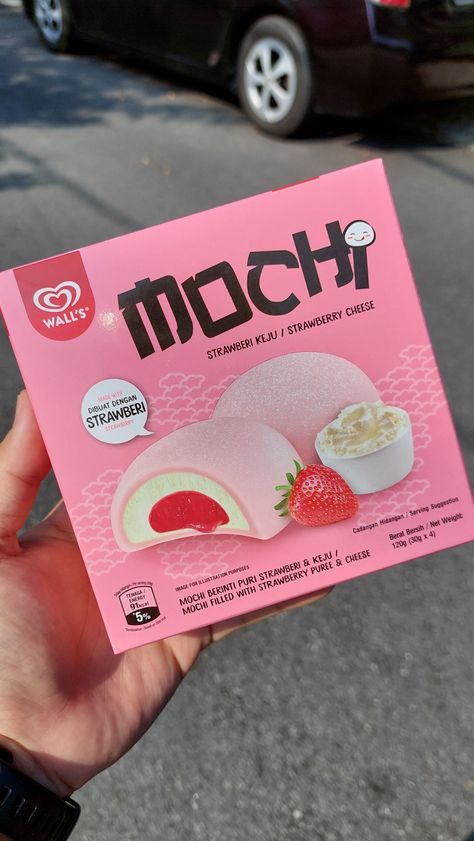 Ice Cream Mochi, Chocolate Candy Brands, Diy Crafts Easy At Home, Mochi Squishy, Strawberry Mochi, Paper Squishy, Asian Candy, Mochi Ice Cream, Korean Snacks