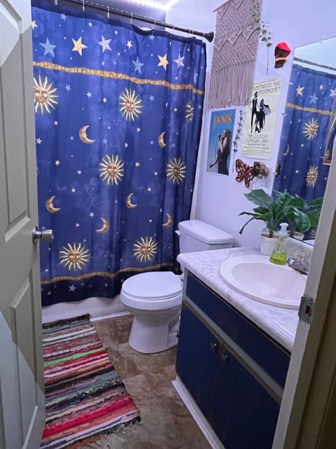 Bathroom Inspiration Maximalist, Whimsi Goth Bathroom, Fun Retro Bathroom Ideas, Maximalist Ocean Decor, Bathroom Whimsigoth, Small Bathroom Renter Friendly, Whimsigoth Bathroom Decor, Whimsigothic Bathroom, Small Maximalist Bathroom