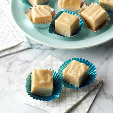 Easy Peanut Butter Fudge Butter Pecan Fudge Recipe, 15 Minute Desserts, Peanut Butter Fudge Recipes Easy, Easy Peanut Butter Fudge, Church Potluck Recipes, Fudge Shop, Peanut Butter Fudge Recipe, Peanut Butter Fudge Easy, Most Popular Desserts