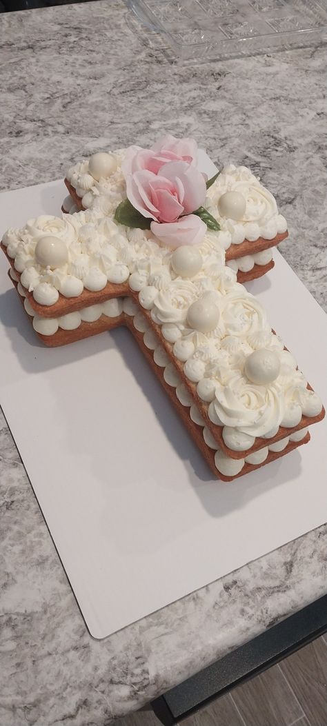 Confirmation Cake Ideas, Jesus Cake, Christian Cakes, Gods Child, Holiday Treat Ideas, God Is Life, Confirmation Ideas, Cross Cookies, Cross Cakes