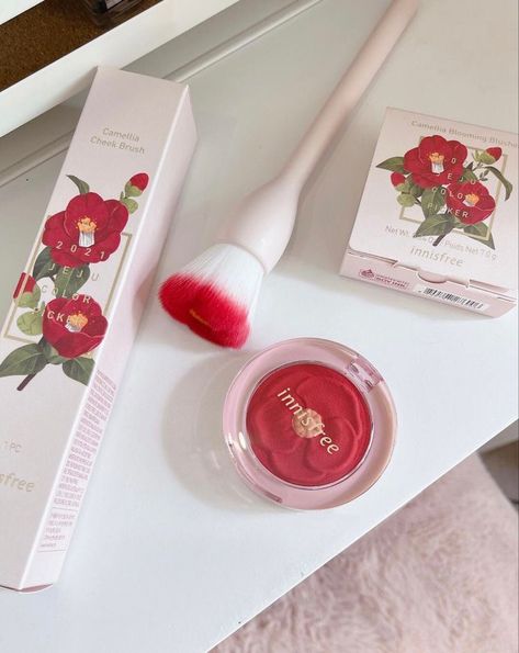 Makeup On Counter Aesthetic, Pretty Makeup Products Aesthetic, Fancy Makeup Products, Kawaii Makeup Products, Coquette Makeup Products, Pretty Makeup Products, Vintage Makeup Products, Kawaii Skincare, Cute Makeup Products