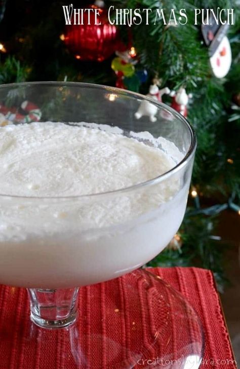 White Punch Recipe, Punch For Christmas, White Christmas Punch, White Punch, White Christmas Party, Christmas Drinks Recipes, Easy Punch Recipes, Christmas Punch Recipes, Punch Drinks