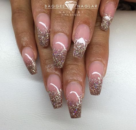 Amber Glitter Nails, Ombre Nails Sns, Gold Ombre Nails Glitter, Nails Sns, Glitter Ombre Nails, Gold Glitter Ombre, Face Moisturizer For Dry Skin, Wedding Nail Art Design, Glitter Accent Nails