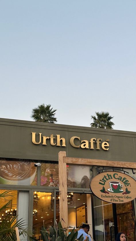 California Coffee Shop, La Coffee Shops, Urth Cafe Aesthetic, Coffee Shop Los Angeles, California Shopping, Honeymoon Vibes, Urth Caffe, Strawberry Glaze, Los Angeles Food