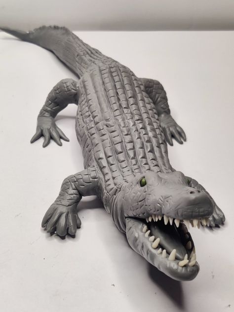 Fondant Crocodile, Clay Crocodile, Crocodile Ceramic, Swamp Alligator, Crocodile Statue, Crocodile Sculpture, Sculpture Making, Gothic Gargoyles, Dinosaur Cupcakes