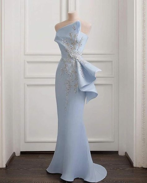 Long Gown Ideas, Formal Dress Women, Silk Gazar, Vintage Prom Dresses, Bridesmaid Dresses Ideas, Evening Dress Patterns, Couture Evening Dress, Elegant Outfit Classy, Gown Ideas