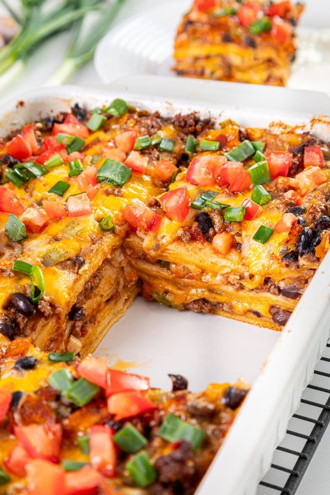 Easy Mexican Lasagna Italian Recipes Ground Beef, Madi Nelson Mexican Lasagna, Enchilada Lasagna With Tortillas, Enchilada Bake Beef, Taco Lasagna Recipe Tortilla, Corn Tortilla Enchiladas, Mexican Dishes Easy, Taco Lasagna With Tortillas, Fajita Lasagna