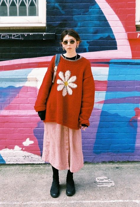 photographing the electric style of young london, straight up - i-D London Street Fashion Women, Pinterest Looks Outfit, Cute Styled Outfits, Electric Fashion Style, Colorful Skirt Outfits Winter, London Casual Style, London 90s Fashion, Graphic Sweaters Outfit, Cool Outfits Women Street Styles