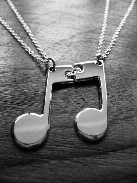 Jewerly Necklace, Look 80s, Best Friend Necklaces, Love For Her, Music Jewelry, Friend Necklaces, Trendy Quotes, Matching Jewelry, Music Aesthetic