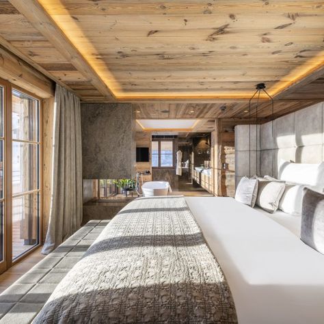 Modern Ski Chalet Interiors, Ski Chalet Bedroom, Modern Chalet Interior, Ski Chalet Interior, Chalet Modern, Chalet Bedroom, Lech Austria, Manor House Interior, Luxury Chalet Interior