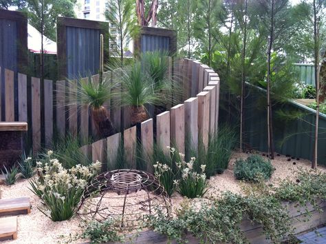 Contemporary Fence Design, Contemporary Fence, Front Garden Landscaping, Easy Garden Ideas Landscaping, Garden Dividers, Ideas For Projects, Front Garden Ideas, Fence Design Ideas, Fence And Gate