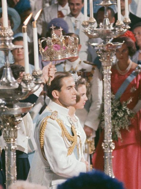 King Constantine Ii Of Greece, Constantine Ii Of Greece, Elizabeth Queen Of England, Marie Chantal Of Greece, Royal Family Of Greece, Greek Royalty, Greek Royal Family, Royal Crown Jewels, Marie Chantal