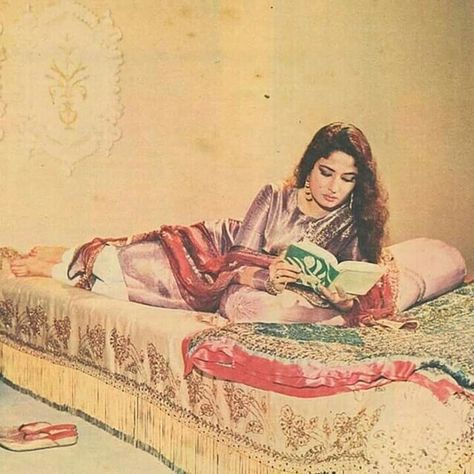 Vintage Kerala, Geeta Bali, Meena Kumari, Vintage Bollywood Aesthetic, Bollywood Retro, Indian Movie, South Asian Art, Retro Bollywood, Vintage India