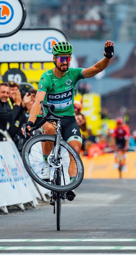 Peter Sagan Road Bicycle Racing, Bike Riding Benefits, Peter Sagan, Cycling Photography, Professional Cycling, Bicycle Race, Pro Cycling, Cool Bicycles, Road Bicycle