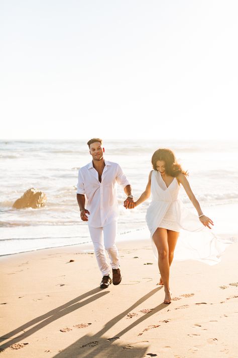 Beach Engagement Photos at Crystal Cove, CA Prenup Ideas Outfits, Beach Prenup, Engagement Pictures Beach, Prenuptial Photoshoot, Prenup Ideas, Wedding Photo Session, Couples Beach Photography, Crystal Cove, Engagement Pictures Poses