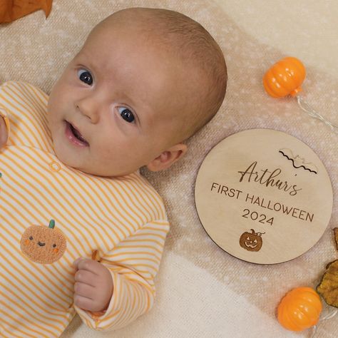 👶👻 Spooktacular moments await with our Personalised Engraved Baby's First Halloween Name Plaque! This round wooden disc is the perfect blend of eerie and adorable, creating an unforgettable backdrop for your little one's first October 31st. Available in 3 charming sizes (10x10 cm, 12.5x12.5 cm, and 15x15 cm) and the option to personalise with 3 iconic Halloween symbols (Ghost, Pumpkin, or Witch's Hat) 🎃🧙‍♀️. Crafted with love and spooky spirit, this flat lay prop is not just great for social... First October, Halloween Plaque, Flat Lay Props, Halloween Names, Halloween Symbols, Baby First Halloween, Halloween Festivities, Ghost Pumpkin, First Halloween