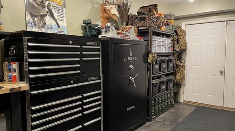 Gear Room Organization, Gear Room Ideas, Hunting Gear Storage, Hunting Garage, Hunting Room Design, Hunting Room Ideas Man Caves, Geek Furniture, Hunting Storage, Room Ideas Men