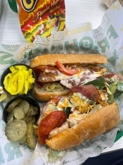 Subway sandwich 🚊🥪 Subway Tuna Sandwich, Subway Orders To Try, Btl Sandwich, Subway Sandwich Order Ideas, Subway Order Ideas, Hot Subs Sandwiches Ideas, Subway Sandwich Aesthetic, Subway Aesthetic Food, Subway Sandwich Ideas