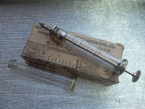 Vietnam Nurses, Ancient Instruments, Intravenous Injection, Medical Antiques, Hypodermic Needle, Medical Instruments, Vintage Medical, Movie Series, Medical Aesthetic