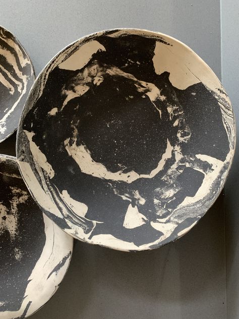 Black And White Ceramics Pottery, Black And White Pottery, Black Clay Pottery, Marbled Clay, House Crafts, Brown Clay, Apartment Renovation, Clay Bowl, White Pottery