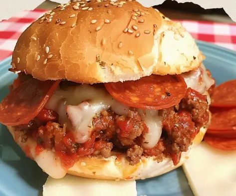 Perfect Bun, Pizza Burgers, Pizza Sauce Homemade, Making Homemade Pizza, Lean Beef, Gluten Free Pizza, Dairy Free Options, Burger Buns, Pizza Sauce