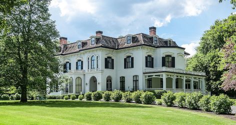 14 Mansions in Newport RI You Have to See to Believe - Scenic States Newport Ri Mansions, Evening Movie, Gilded Age Mansions, Rhode Island Mansions, Newport Mansions, Newport County, Mansion Tour, Marble House, Topiary Garden