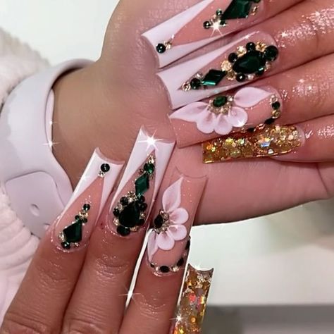 Dark Green Baddie Nails, Emerald Green And Silver Nails, Green Baddie, Xv Nails, Forest Quince, Quince Accessories, Prom 2k23, Grad Nails, Quince Stuff