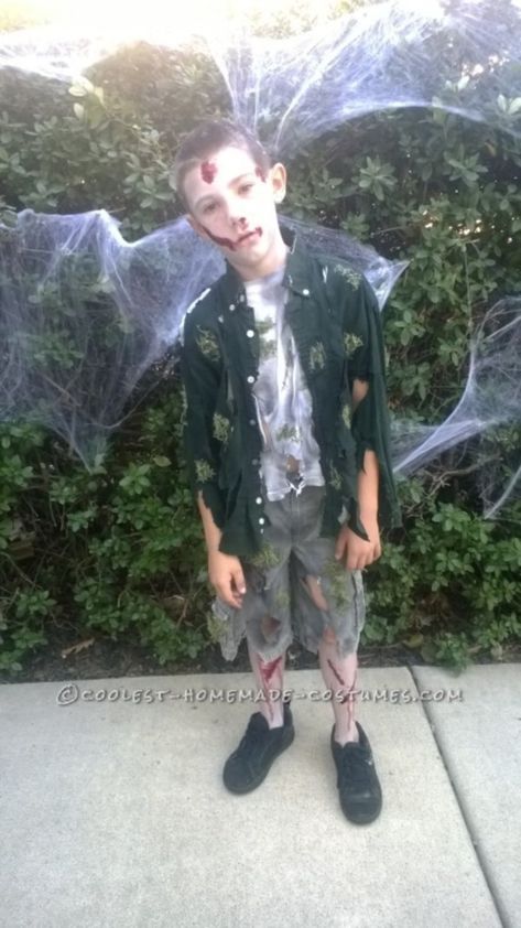 40 Ridiculously Real Zombie Costume Ideas - Bored Art Zombie Costume Ideas, Real Zombie, Zombie Costume Kids, Real Zombies, Zombie Kid, Zombie Halloween Costumes, Kids Halloween Costumes, Bored Art, Dress Up Boxes