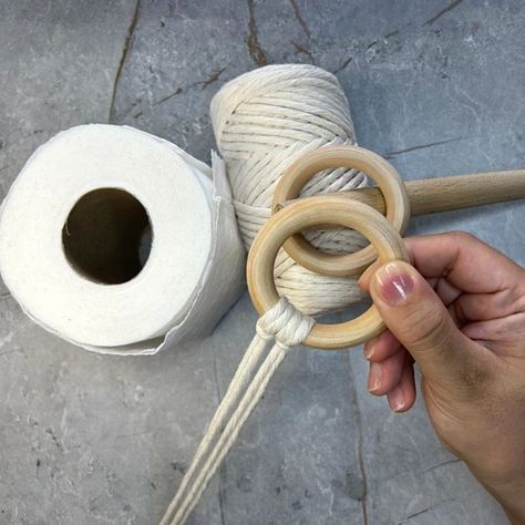 Rope Toilet Paper Holder Diy, Macrame Toilet Roll Holder, Macrame Toilet Paper Holder, Toilet Paper Hanger, Diy Holder, Toilet Roll Holder, Toilet Roll, Macrame Diy, Key Chains