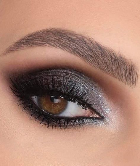 Smokey Eyes Black And Silver, Gray Silver Eye Makeup, Dark Sparkly Eyeshadow, Grey Smoky Makeup, Black Grey Makeup Look, Makeup For A Grey Dress, Black And Gray Smokey Eye, Smokey Eye Makeup Gray, Smokey Eye Makeup Grey Eyes