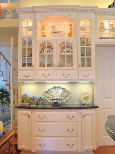 White cabinets Banquette Design, Built In China Cabinet, Built In Hutch, French Country Kitchens, Kitchen Cabinet Styles, Glass Cabinets Display, Cabinet Kitchen, French Country Kitchen, French Kitchen