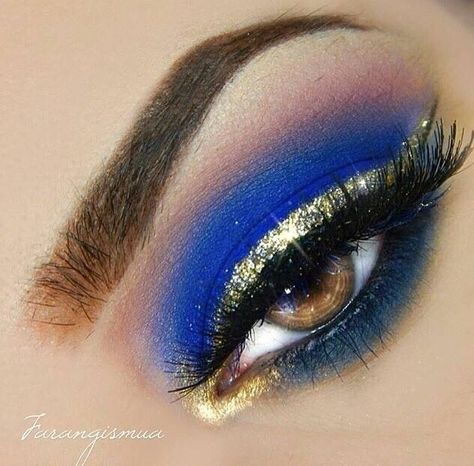 gold liner on bold blue eyeshadow  @Farangismua Quinceanera Makeup, Eyeliner Glitter, Yellow Eye Makeup, Make Up Gold, Gold Makeup Looks, Blue Makeup Looks, Yellow Makeup, Gold Eye Makeup, Halloween Makeup Diy