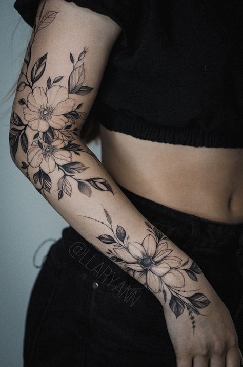 Tattoo Ideas Floral Sleeve, Floral Tattoo Design Black And White, Arm Sleeves Women Tattoo, Arm Tatoos Woman, Upper Arm Sleeve Tattoo Women, Floral Arm Wrap Tattoo, Half Sleeve Flower Tattoo, Body Branding, Trippy Tattoo Ideas