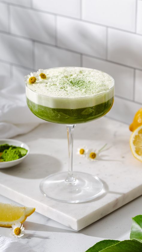 Matcha Gin Sour Gin Sour Recipe, Matcha Cocktail, Green Cocktails, Spring Cocktails Recipes, Gin Sour, Best Matcha, Sour Foods, Make Simple Syrup, Matcha Drink