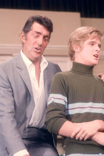 Entertainer Dean Martin sings with his son Dean Paul Martin on the set of 'The Dean Martin Show' Christmas special in 1967 in Los Angeles California Frank Sinatra Jr, Christmas Tv Specials, Paul Martin, Martin Show, California Christmas, Hollywood Men, Jerry Lewis, Rat Pack, Dean Martin