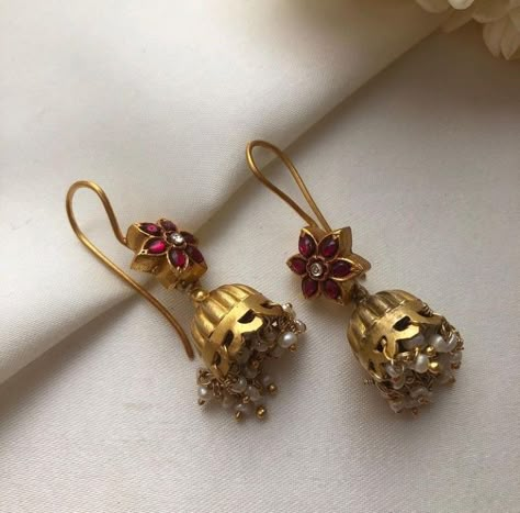 Jhumki Designs Gold, Jumkas Gold, Jhumki Earrings Gold, Small Jhumka Earrings, Daily Wear Gold Earrings, Jhumkas Gold, Vintage Indian Jewelry, Small Earrings Gold, Gold Jhumka Earrings