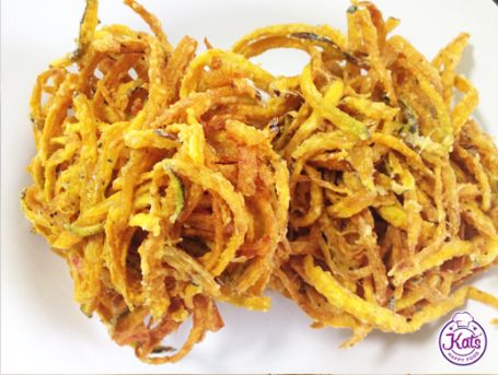 Squash okoy Crispy Okoy Recipe, Okoy Recipe Filipino Food, Okoy Recipe, Recipe Filipino Food, Happy Food, Filipino Food, Happy Foods, Filipino Recipes, Spaghetti Squash