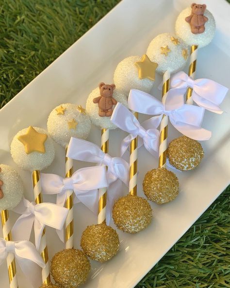 Cake Pop Rattles, Baby Rattle Cake Pops, Brown Baby Shower Ideas, Princess Treats, Baby Announcement Cake, Cloud Baby Shower Theme, Bear Baby Shower Cake, Cheesecake Pops, Cake Pop Displays