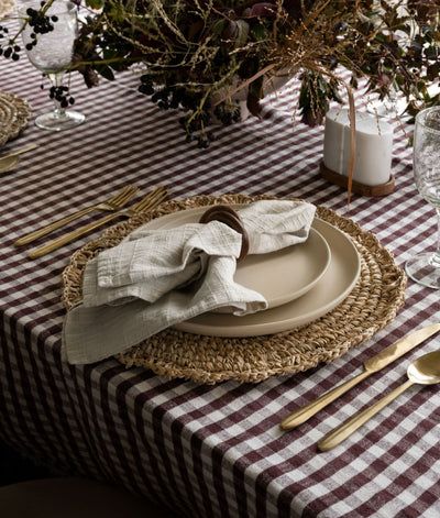 Round table setting ideas