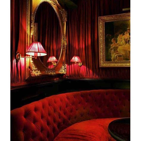 @pursuits.of.a.bon.vivant on Instagram: “#paintthetownred ♥️ #thenightisyoung @hotelmathis #hotelmathis @h8collection #h8collection #experienceh8 #paris #parisfrance #champselysees…” Red Room Decor, Red Interior Design, Bar Paris, Red Bedroom Decor, Creative Interior Design, Red Home Decor, Bedroom Red, Red Rooms, Red Decor