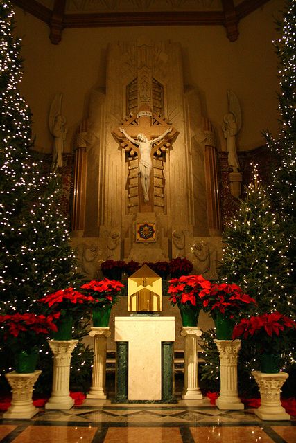 IMAGENES RELIGIOSAS....❤ Christmas Church Decorations Sanctuary, Christmas Eve Mass, Thomas The Apostle, Worship Ideas, Christmas Decorations Ideas, Christmas Flower Decorations, Church Christmas Decorations, Church Altar Decorations, Church Altar